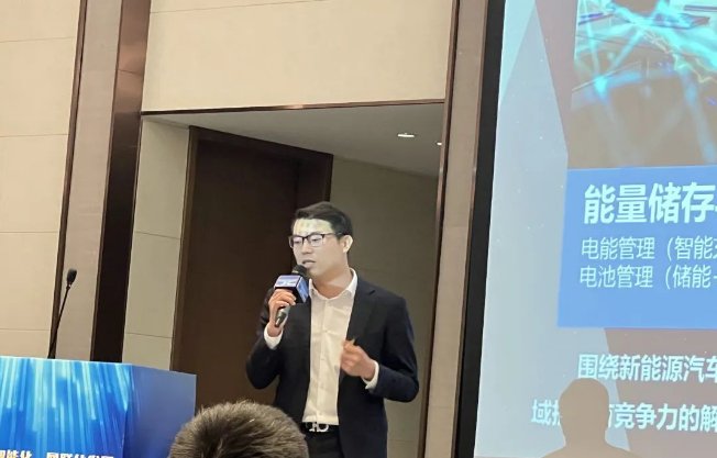 【重磅出席】c7c7娱乐平台官网入口机械人获邀出席汽车半导体工业投融资岑岭论坛，，，，，，以智能制造助力新能源市场的智慧生长！